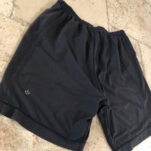 Men’s lululemon black shorts